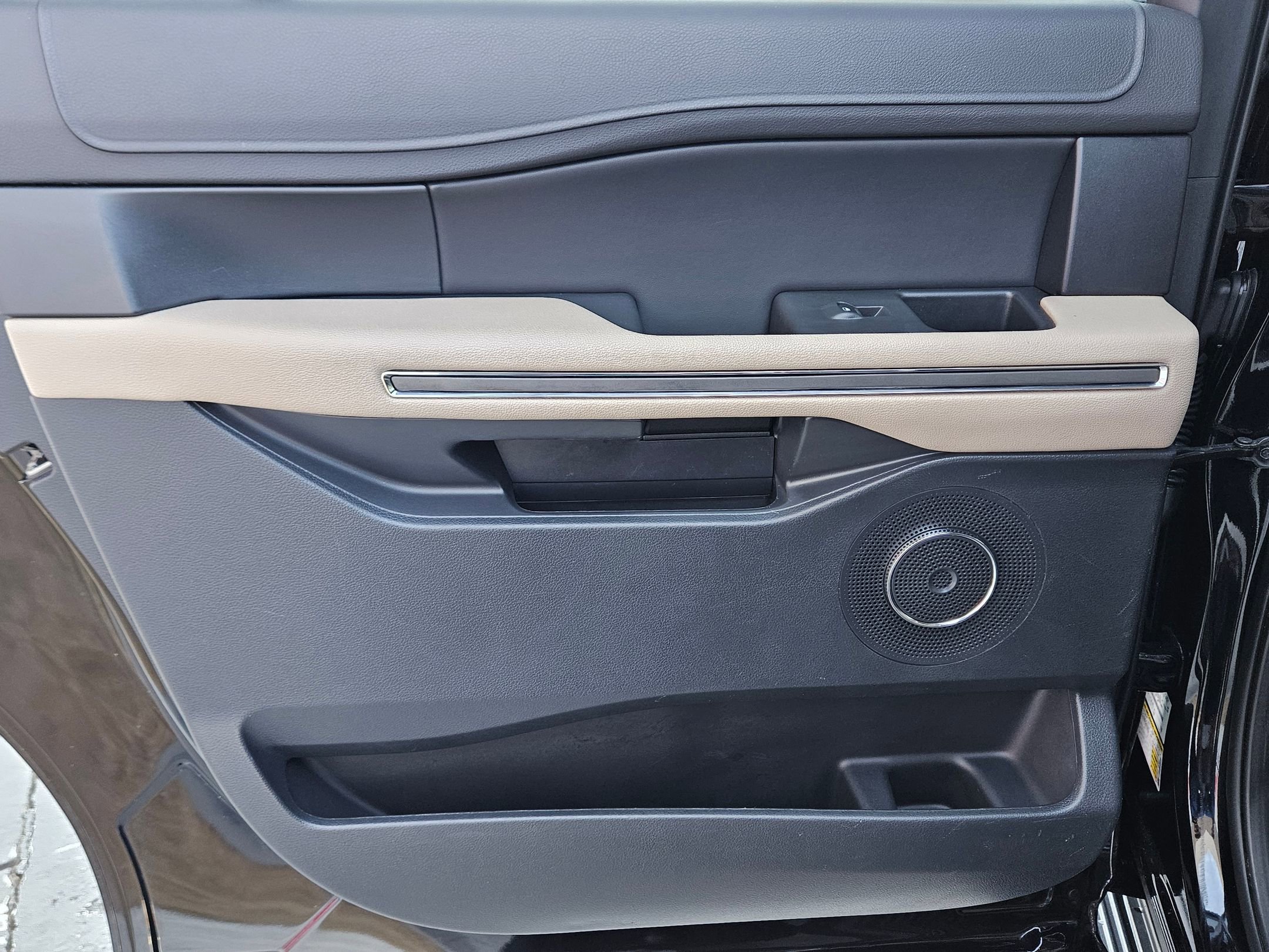 Used 2022 Ford Expedition Max XLT image 22