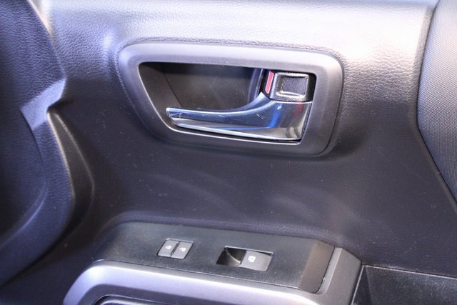 Used 2021 Toyota Tacoma TRD Sport image 9