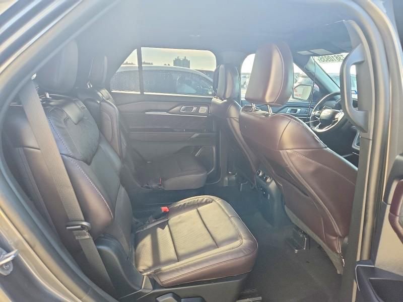 Used 2025 Ford Explorer Platinum w/ Ultimate Package image 9