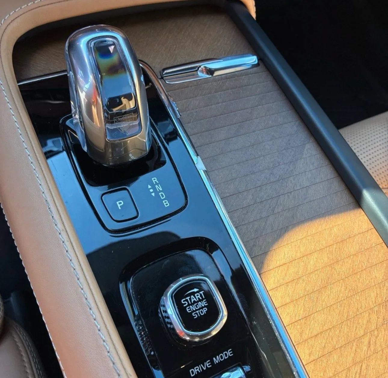 Used 2018 Volvo XC90 T8 Inscription w/ Convenience Package AWD/4WD image 22