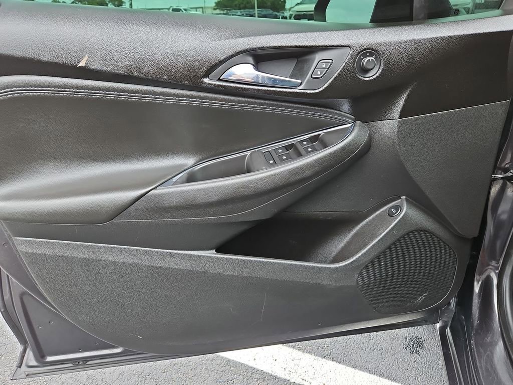 Used 2017 Chevrolet Cruze Premier FWD image 22