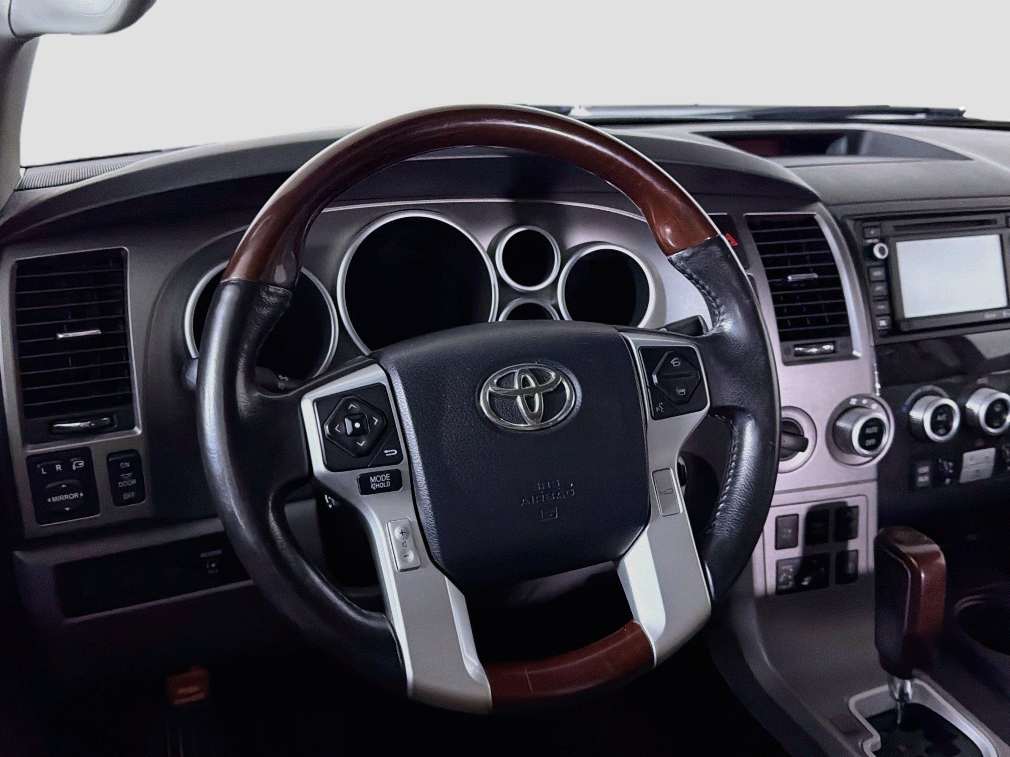 Used 2014 Toyota Sequoia Platinum AWD/4WD image 18