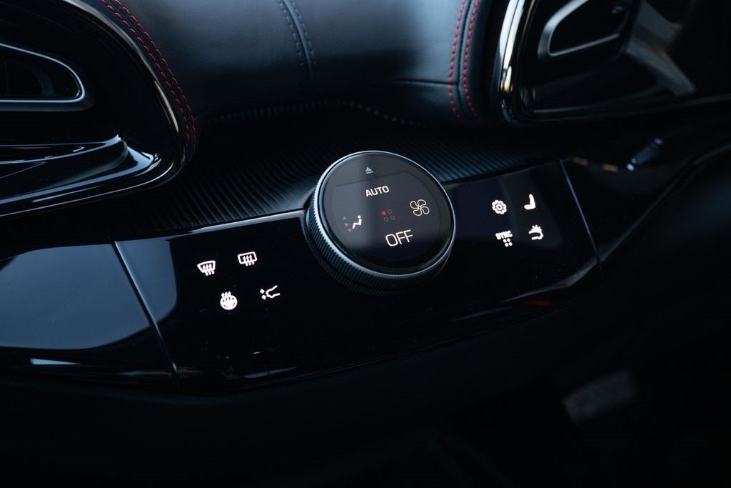 Used 2025 Ferrari Purosangue AWD/4WD image 39