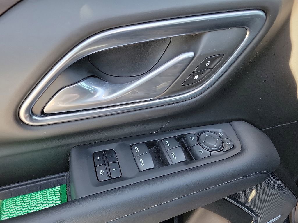 Used 2024 Chevrolet Tahoe Z71 w/ Luxury Package image 9