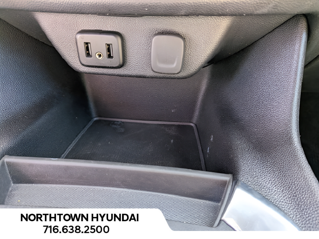 Used 2023 Chevrolet Traverse LS AWD/4WD image 17