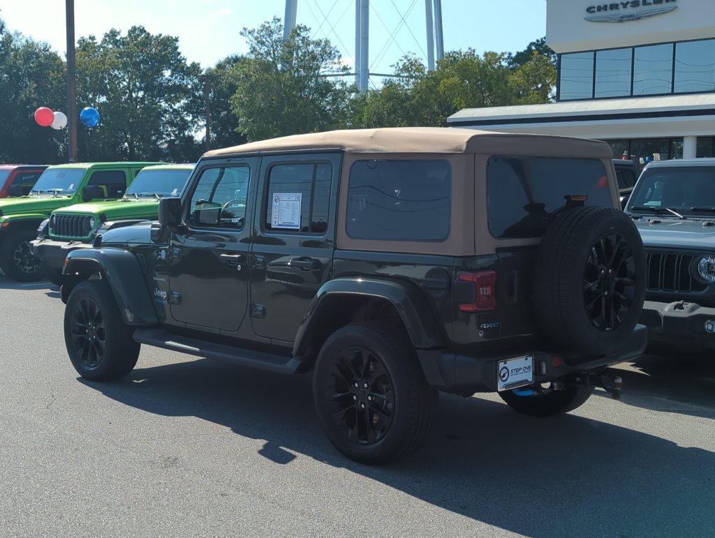 Used 2022 Jeep Wrangler Unlimited Sahara AWD/4WD image 4