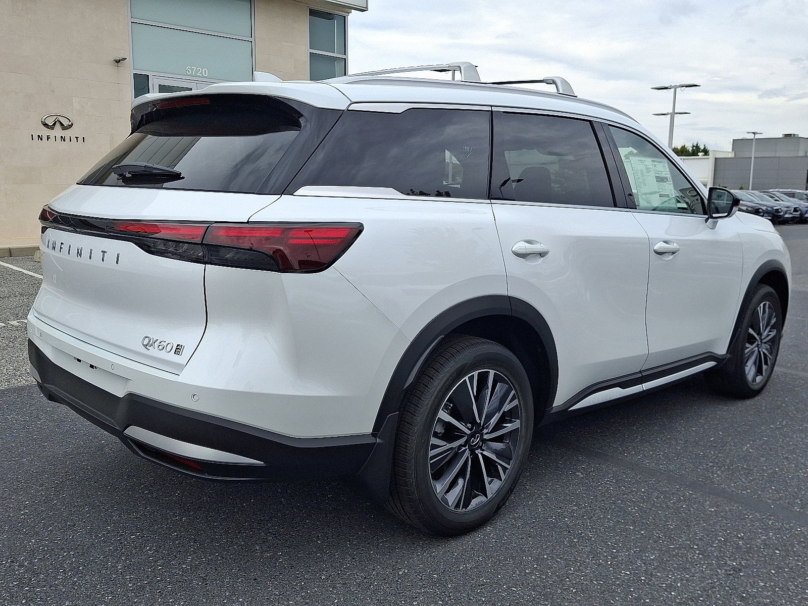 New 2026 INFINITI QX60 Luxe w/ Cargo Package image 4