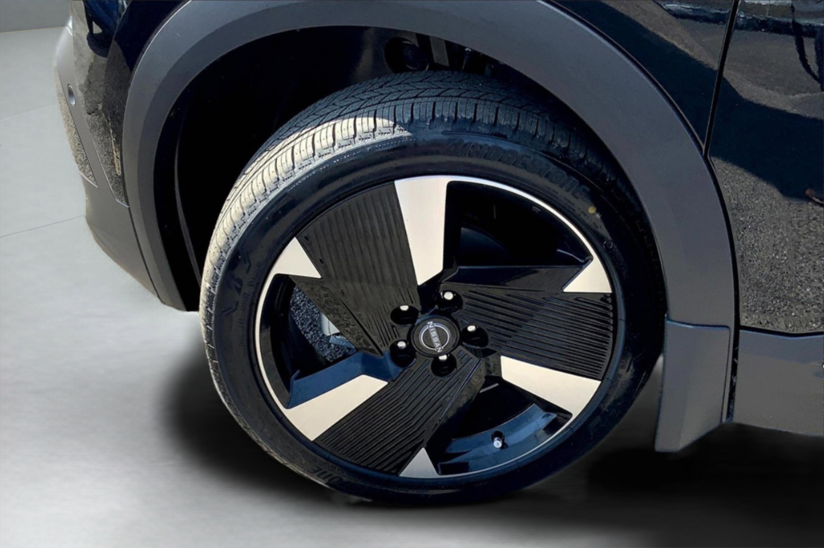 New 2025 Nissan Kicks SR image 12