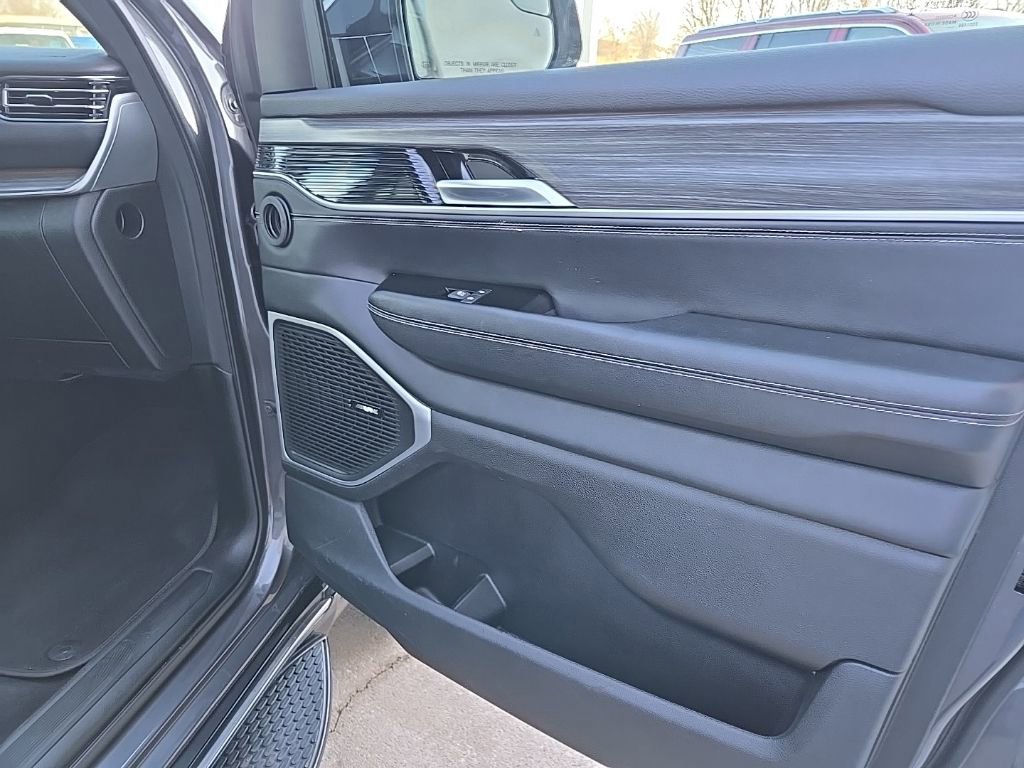 Used 2024 Jeep Wagoneer Series II image 81