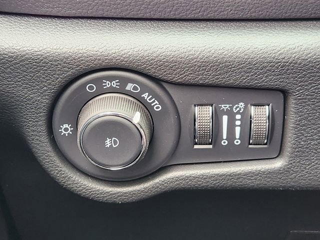 New 2026 Chrysler Pacifica Limited FWD image 17