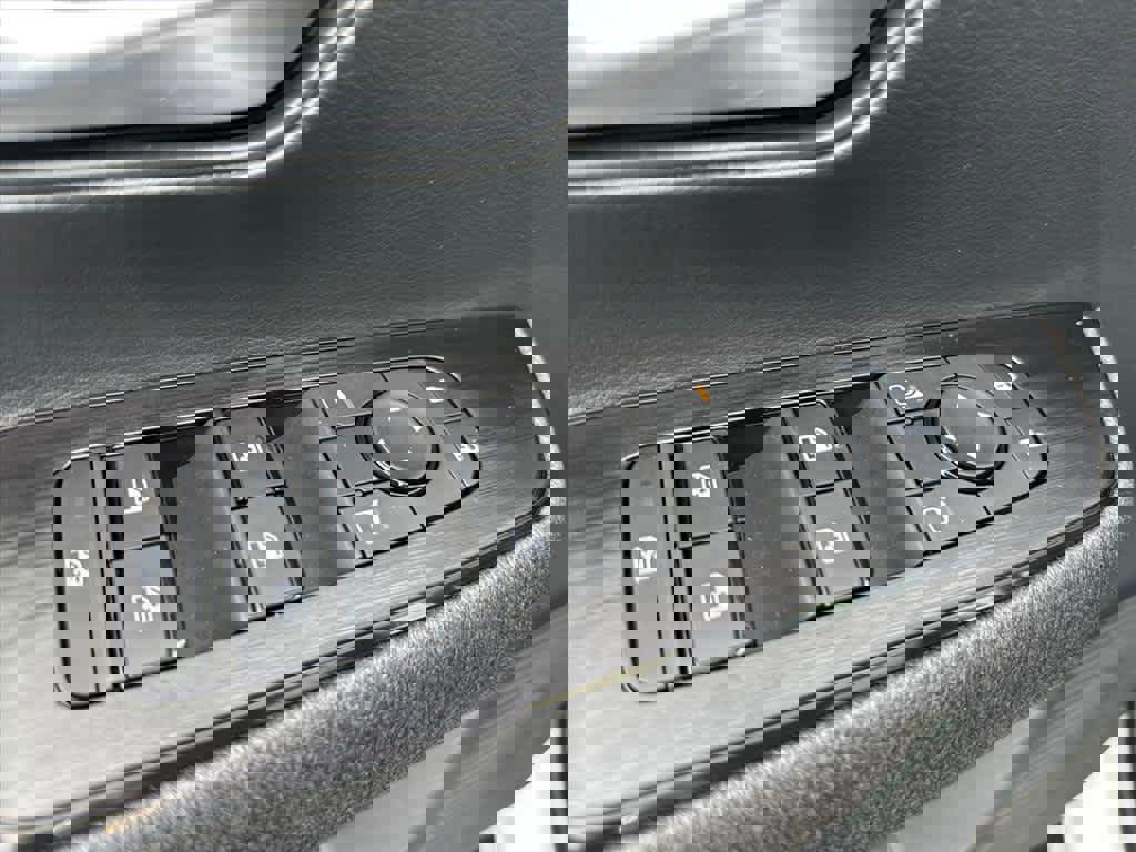 Used 2026 Nissan Kicks SV image 12