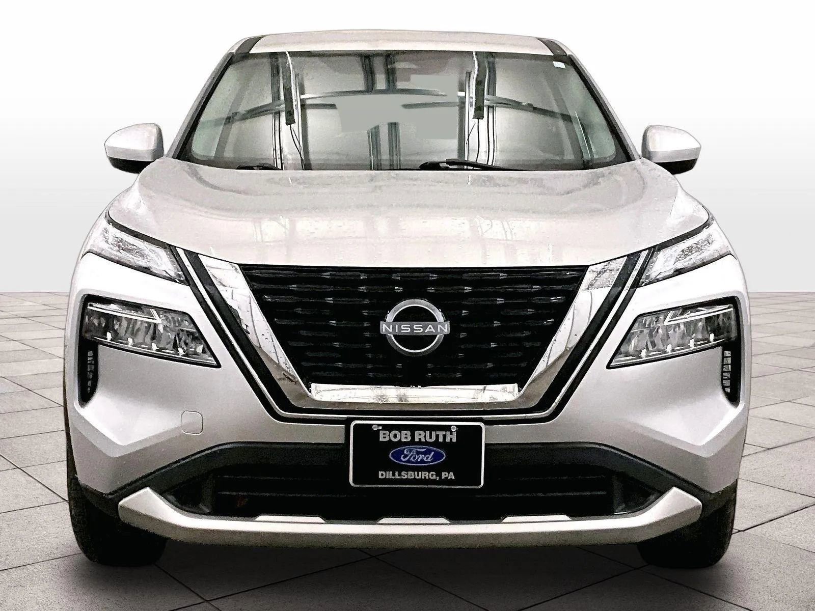 Used 2023 Nissan Rogue SV image 3