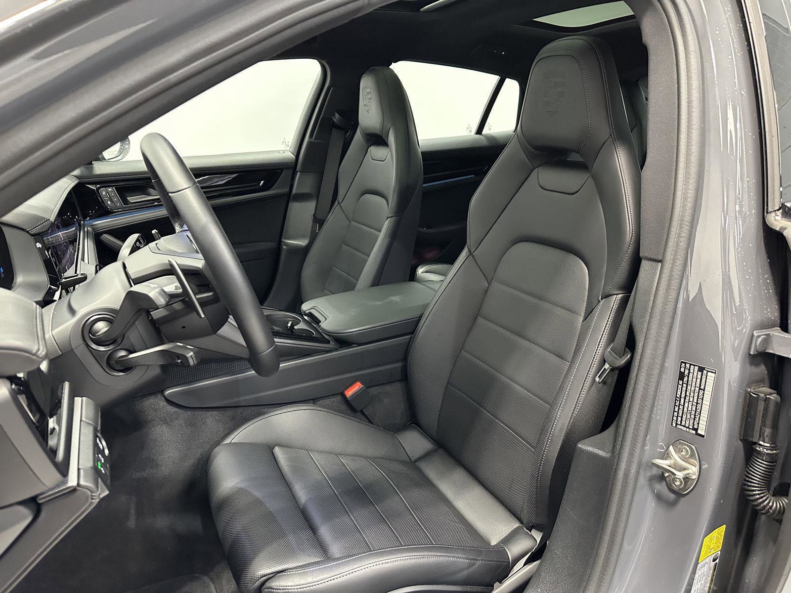 Used 2025 Porsche Panamera 4 image 5