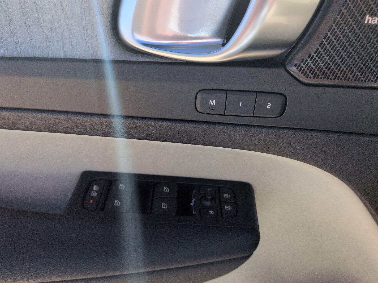 New 2026 Volvo XC40 B5 Ultra w/ Protection Package Premier image 15