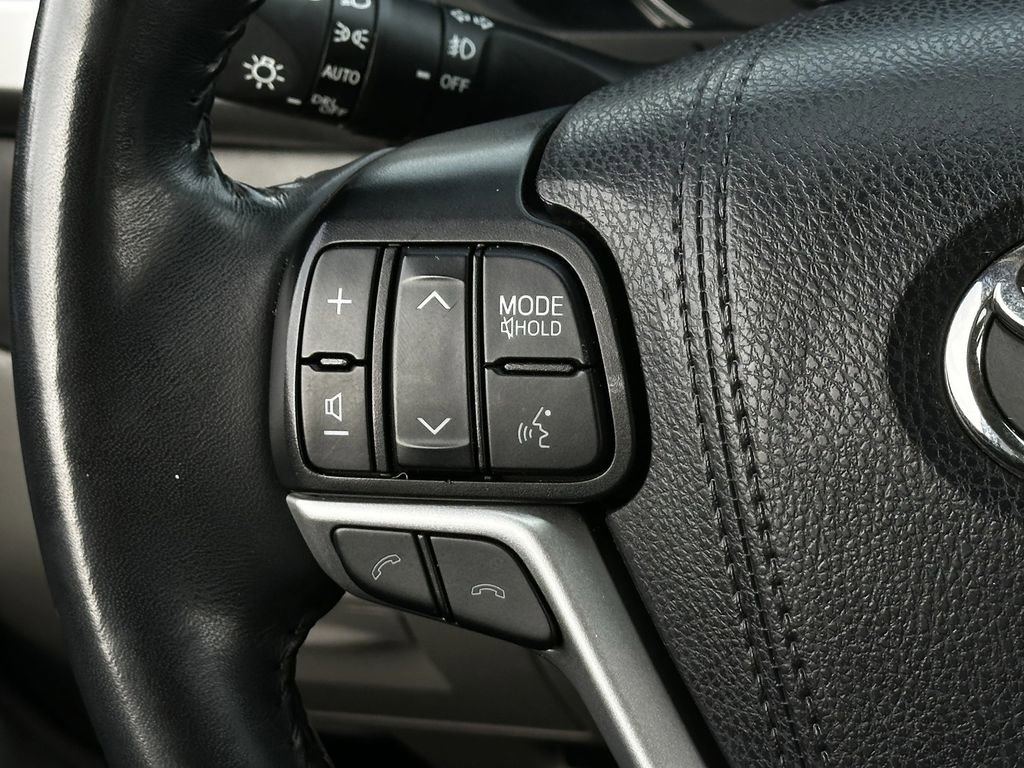 Used 2019 Toyota Highlander XLE image 15