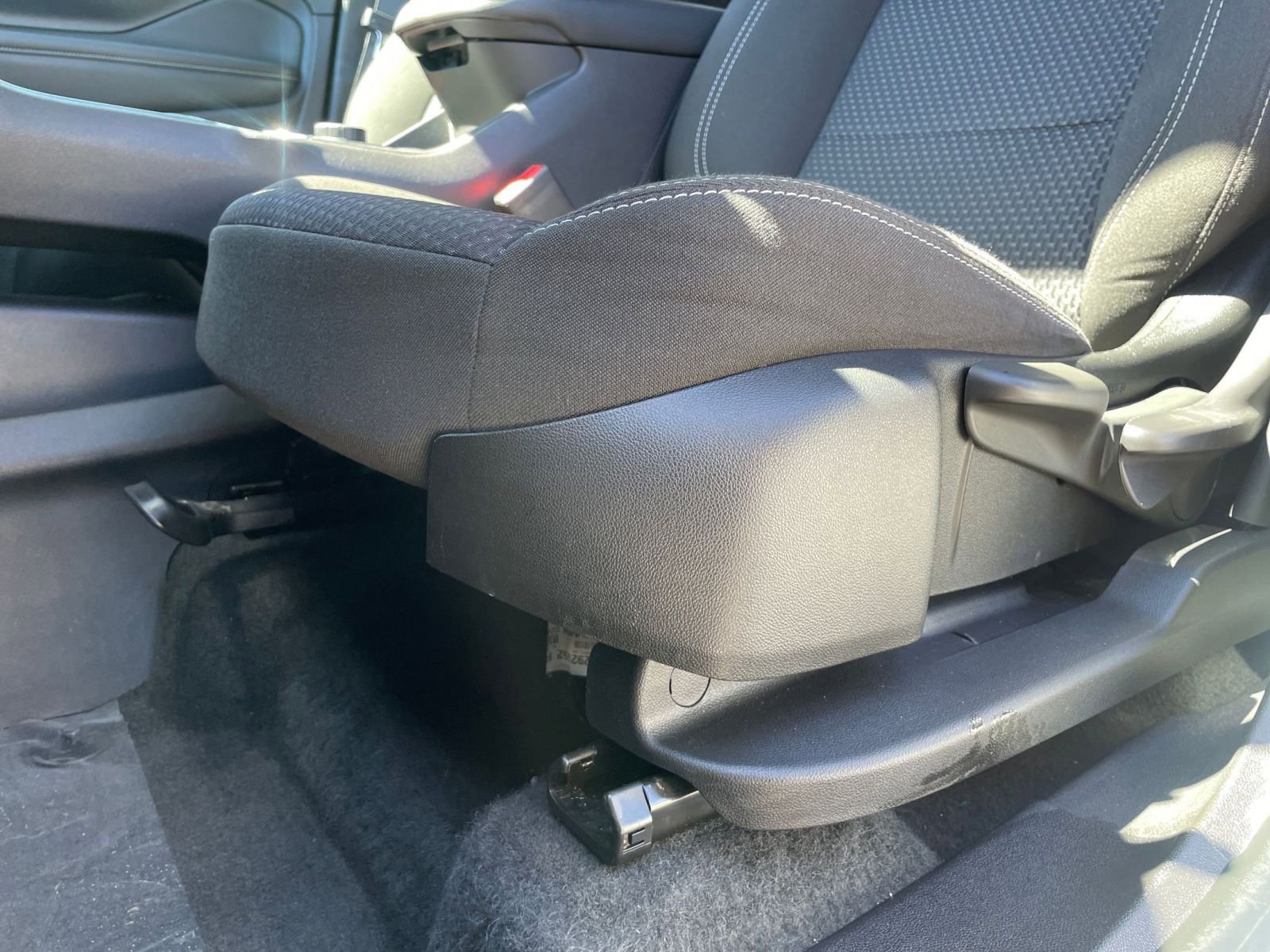 Used 2024 GMC Terrain SLE image 23