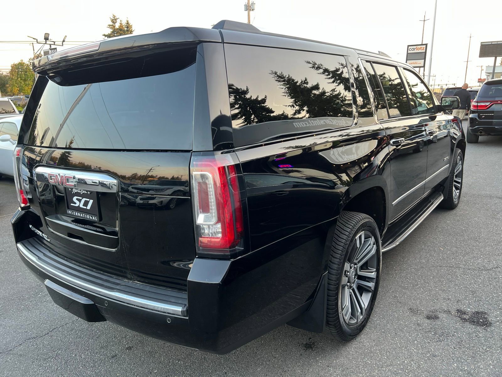 Used 2019 GMC Yukon XL Denali image 8