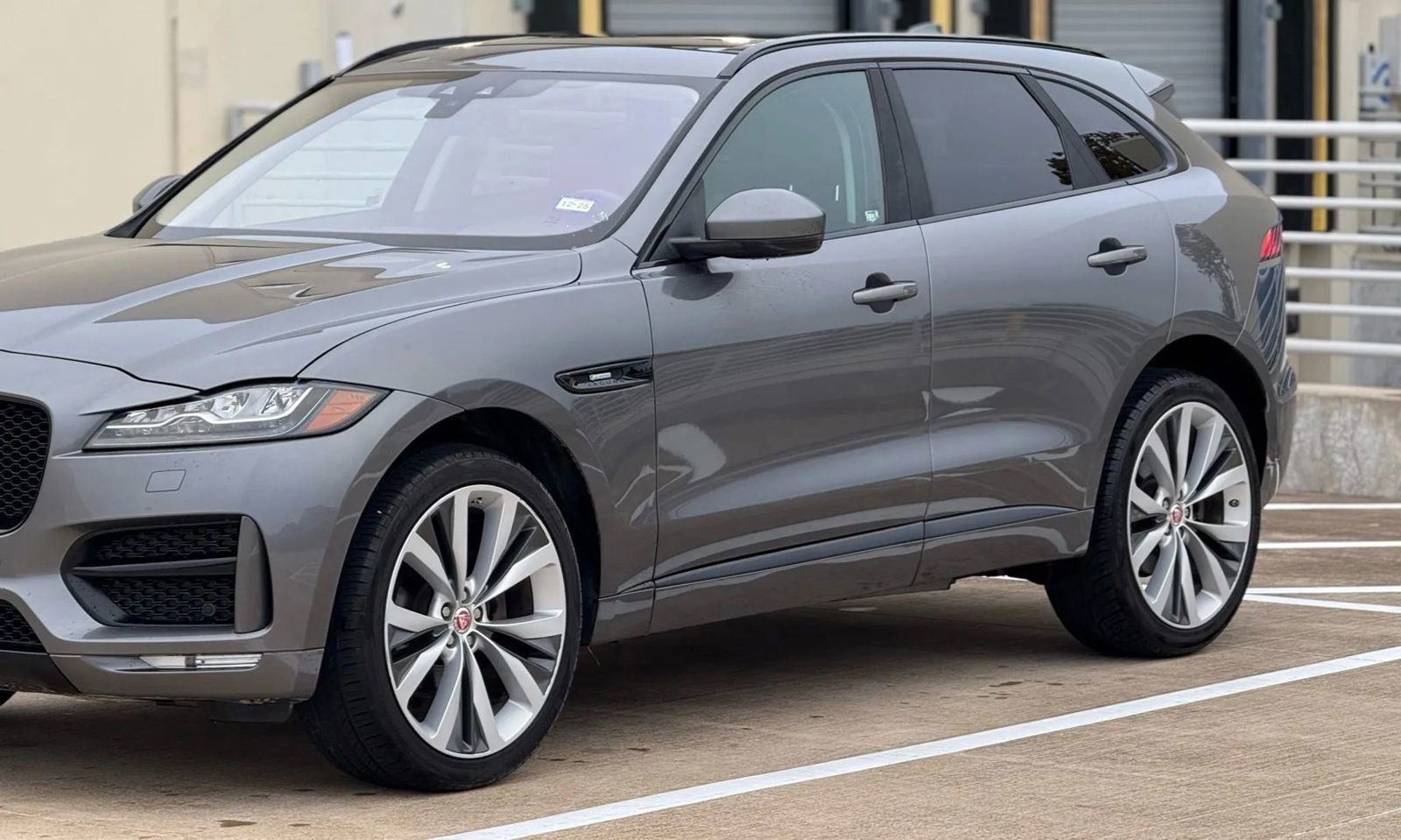 Used 2018 Jaguar F-PACE R-Sport image 4