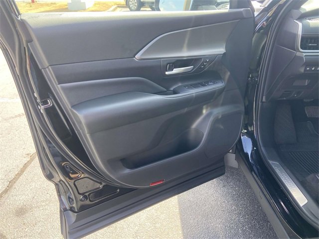 Used 2025 Toyota Grand Highlander AWD Hybrid image 13