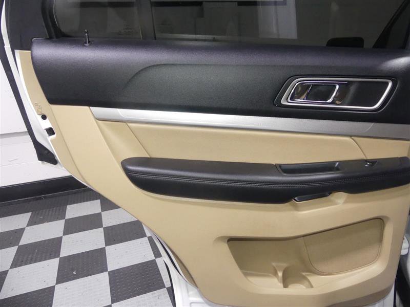 Used 2016 Ford Explorer XLT w/ Equipment Group 202A AWD/4WD image 25