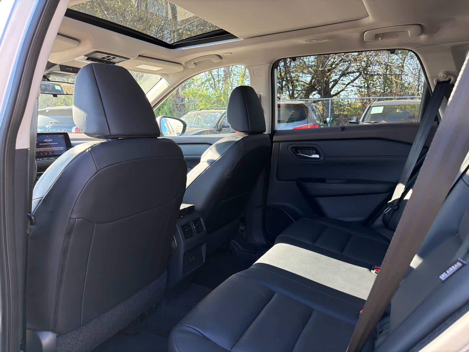 Used 2023 Nissan Rogue SV w/ SV Premium B Package AWD/4WD image 6