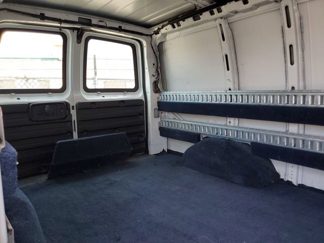 Used 2018 Chevrolet Express 2500 RWD image 23