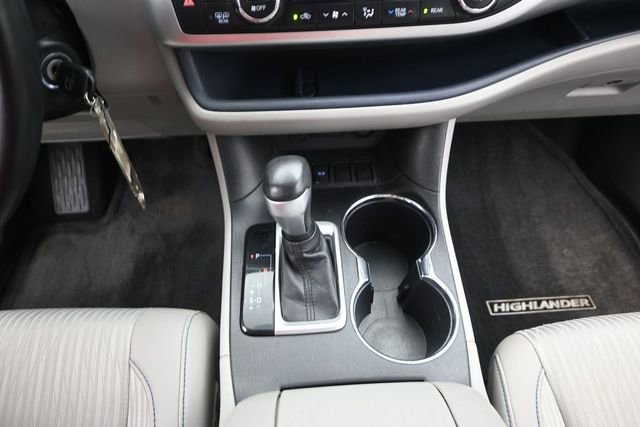 Used 2018 Toyota Highlander Plus FWD image 10
