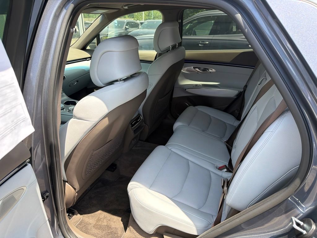 Used 2026 Genesis GV70 2.5T Advanced AWD/4WD image 13