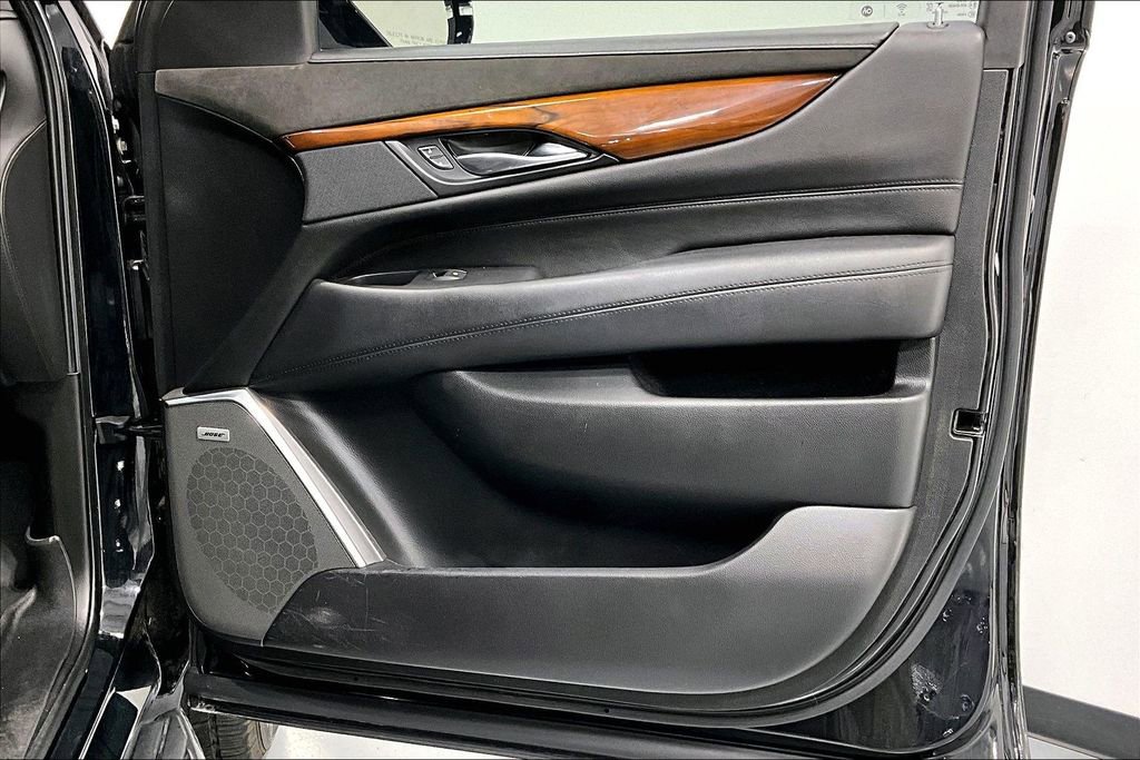 Used 2019 Cadillac Escalade ESV Luxury image 23