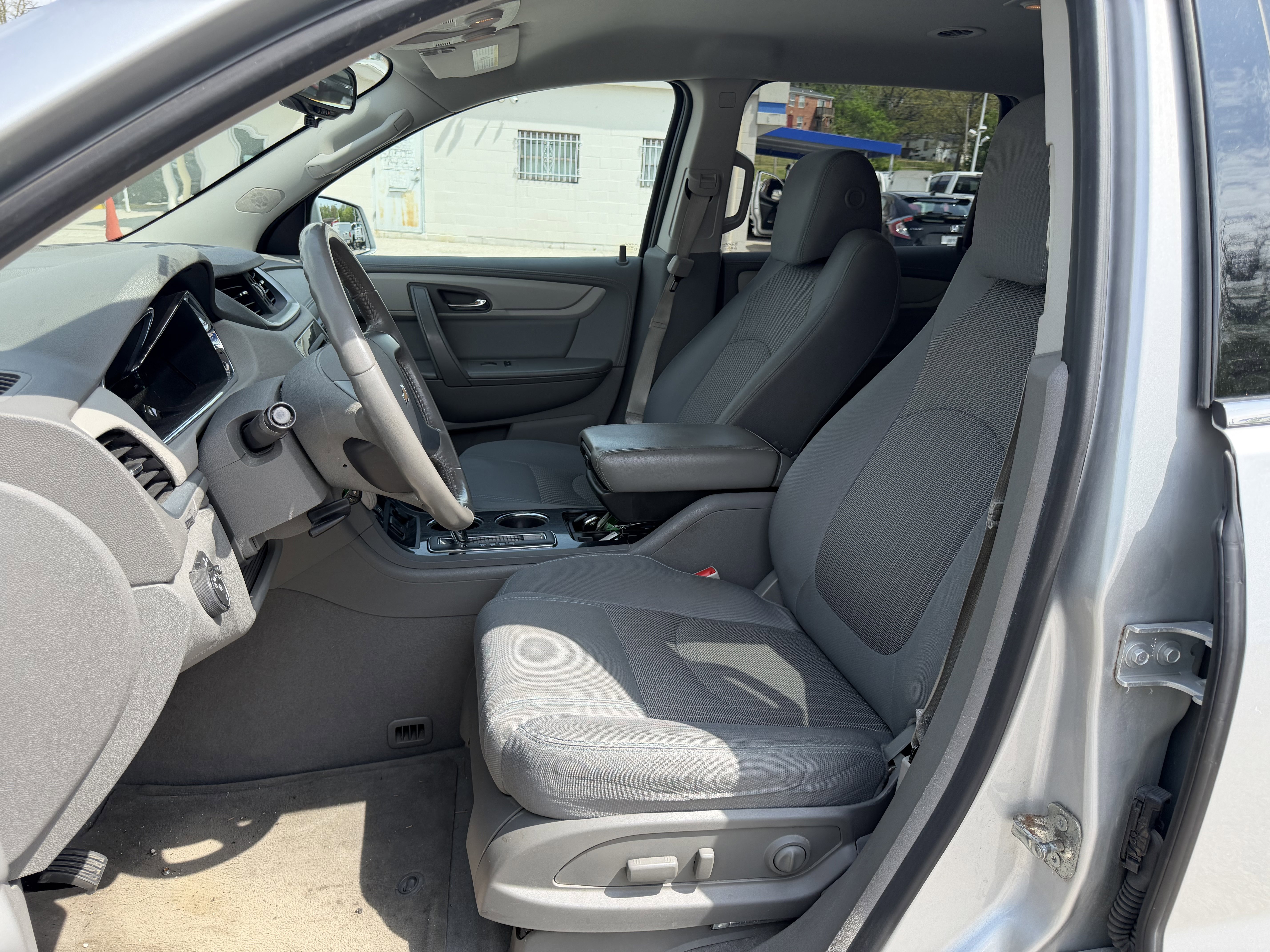 Used 2017 Chevrolet Traverse LT image 13
