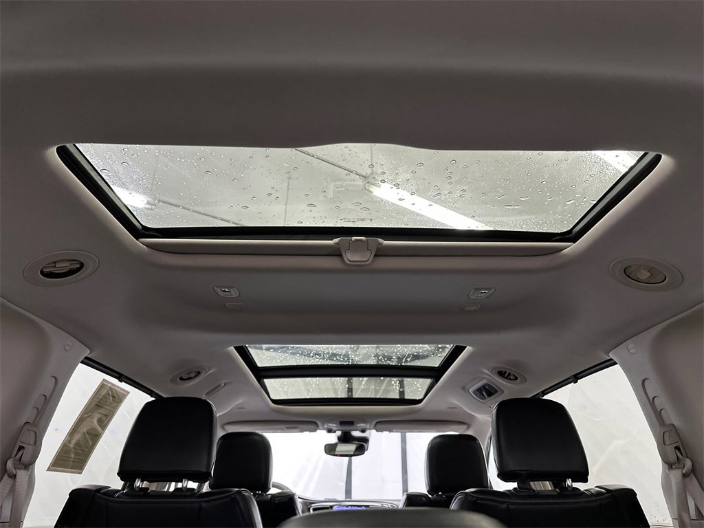 Used 2017 Chrysler Pacifica Limited w/ UConnect Theater Package image 23