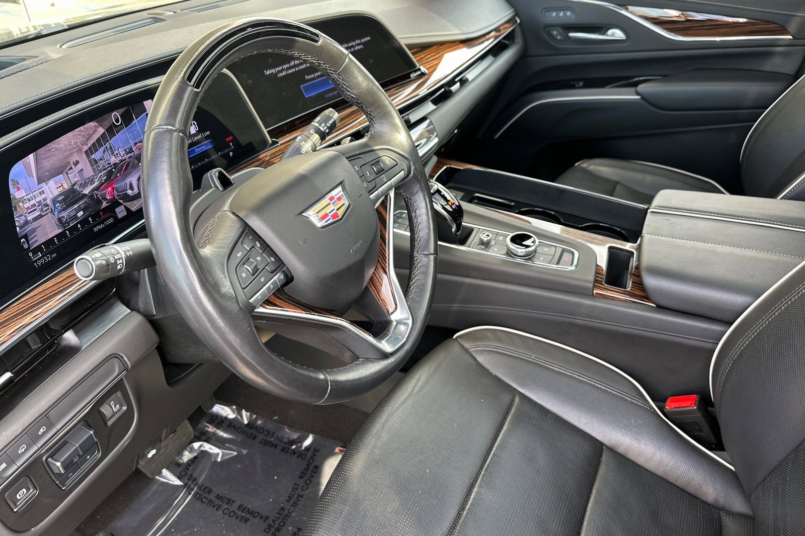 Used 2024 Cadillac Escalade Premium Luxury w/ Performance Package image 10