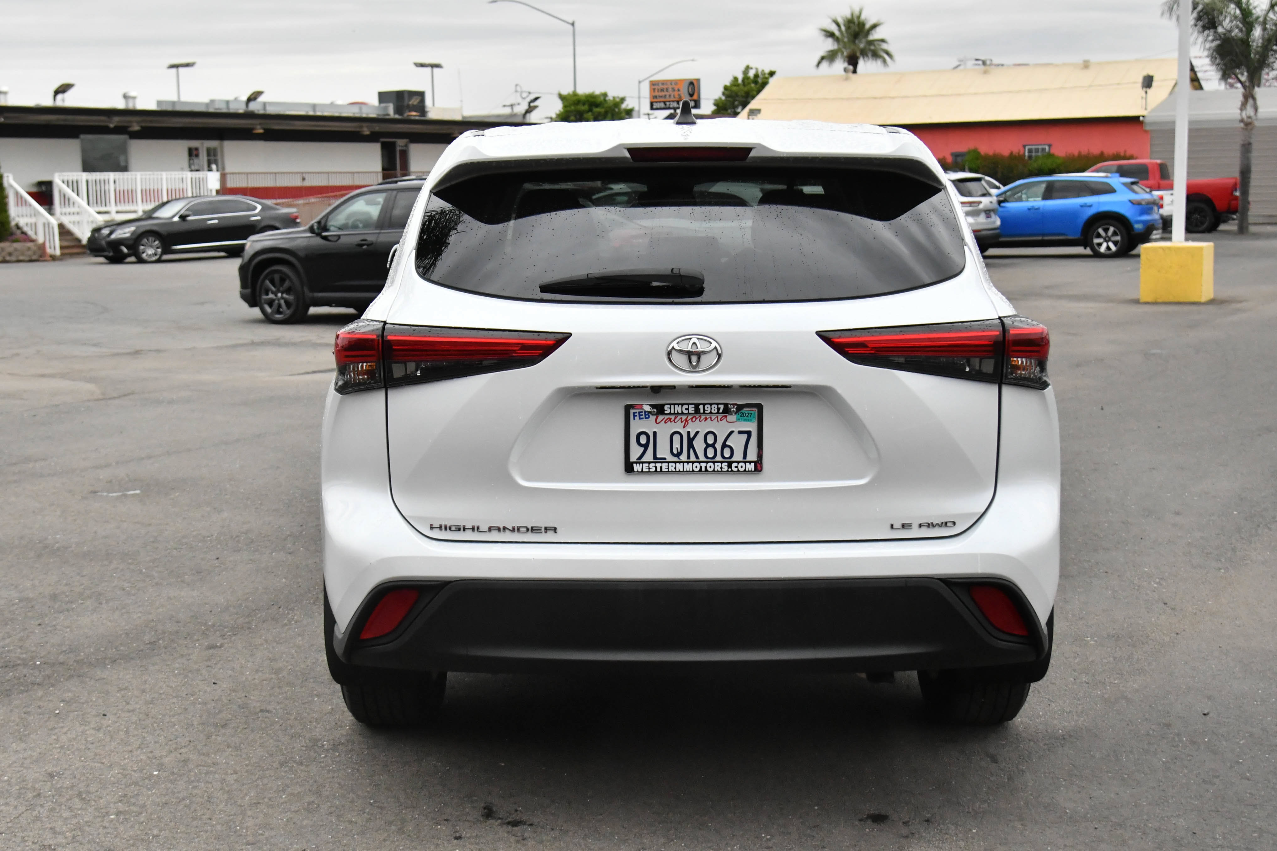 Used 2022 Toyota Highlander LE AWD/4WD image 7
