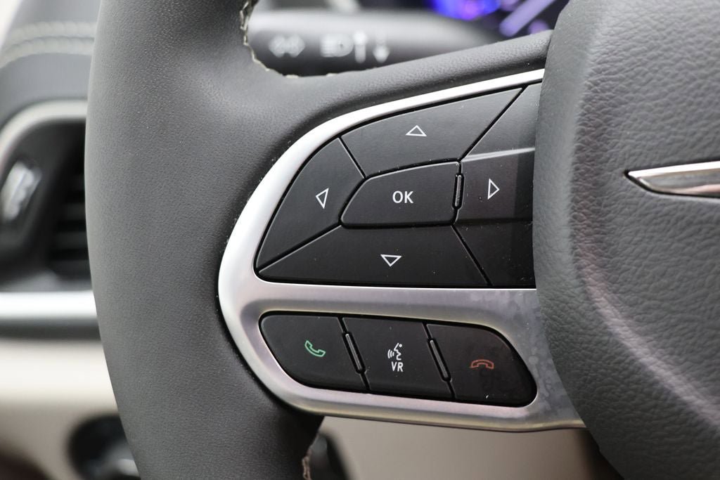 Used 2024 Chrysler Pacifica Touring-L w/ Road Tripper Package image 20