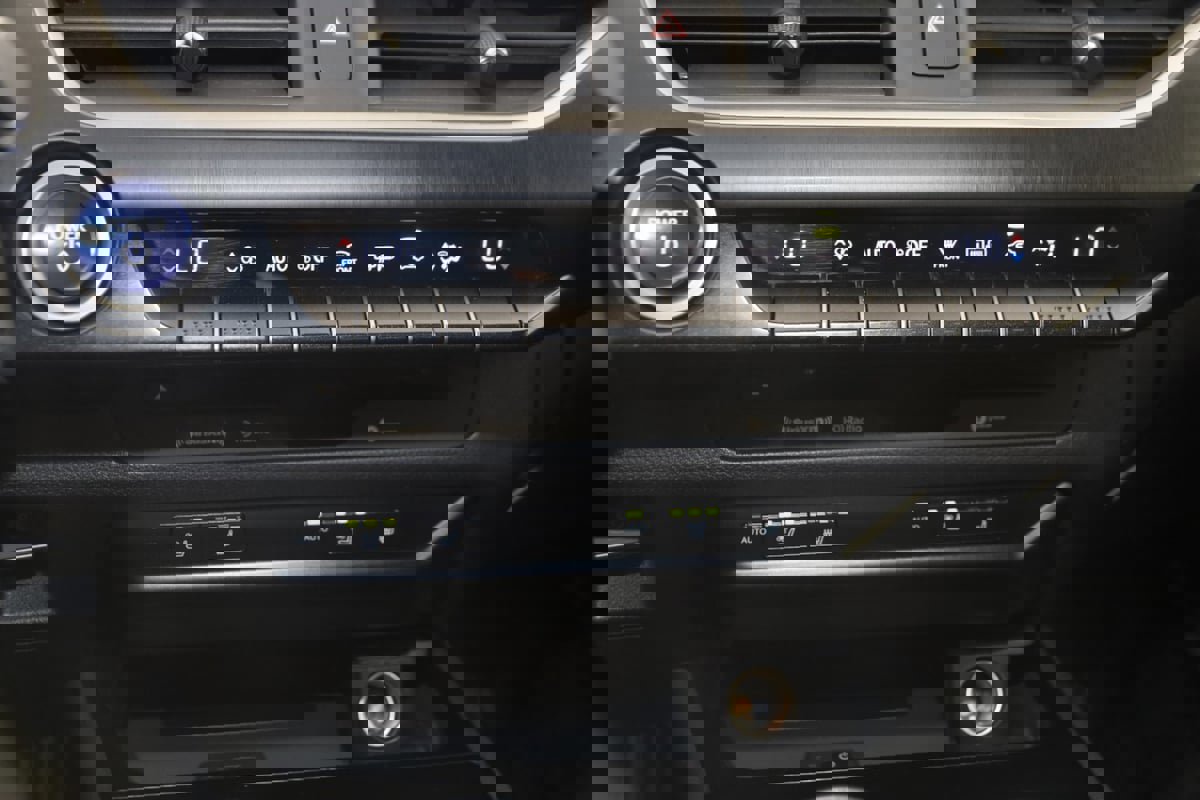 Used 2020 Lexus UX 250h F Sport image 29