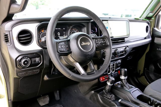 Used 2025 Jeep Wrangler Unlimited Sport AWD/4WD image 9