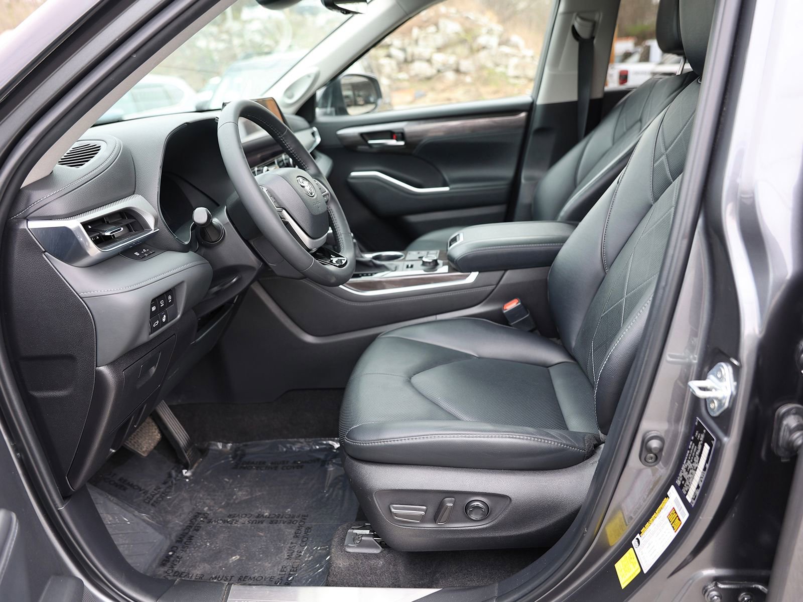 Used 2023 Toyota Highlander Platinum image 18