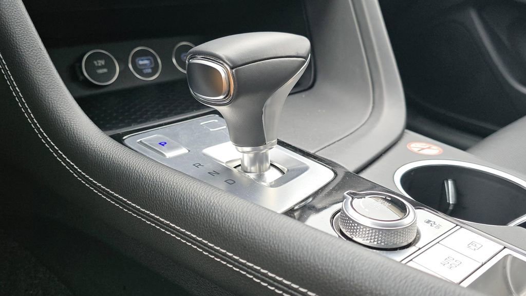 Used 2025 Genesis G70 2.5T image 36