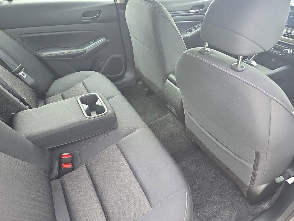 Used 2025 Nissan Altima 2.5 SV image 16