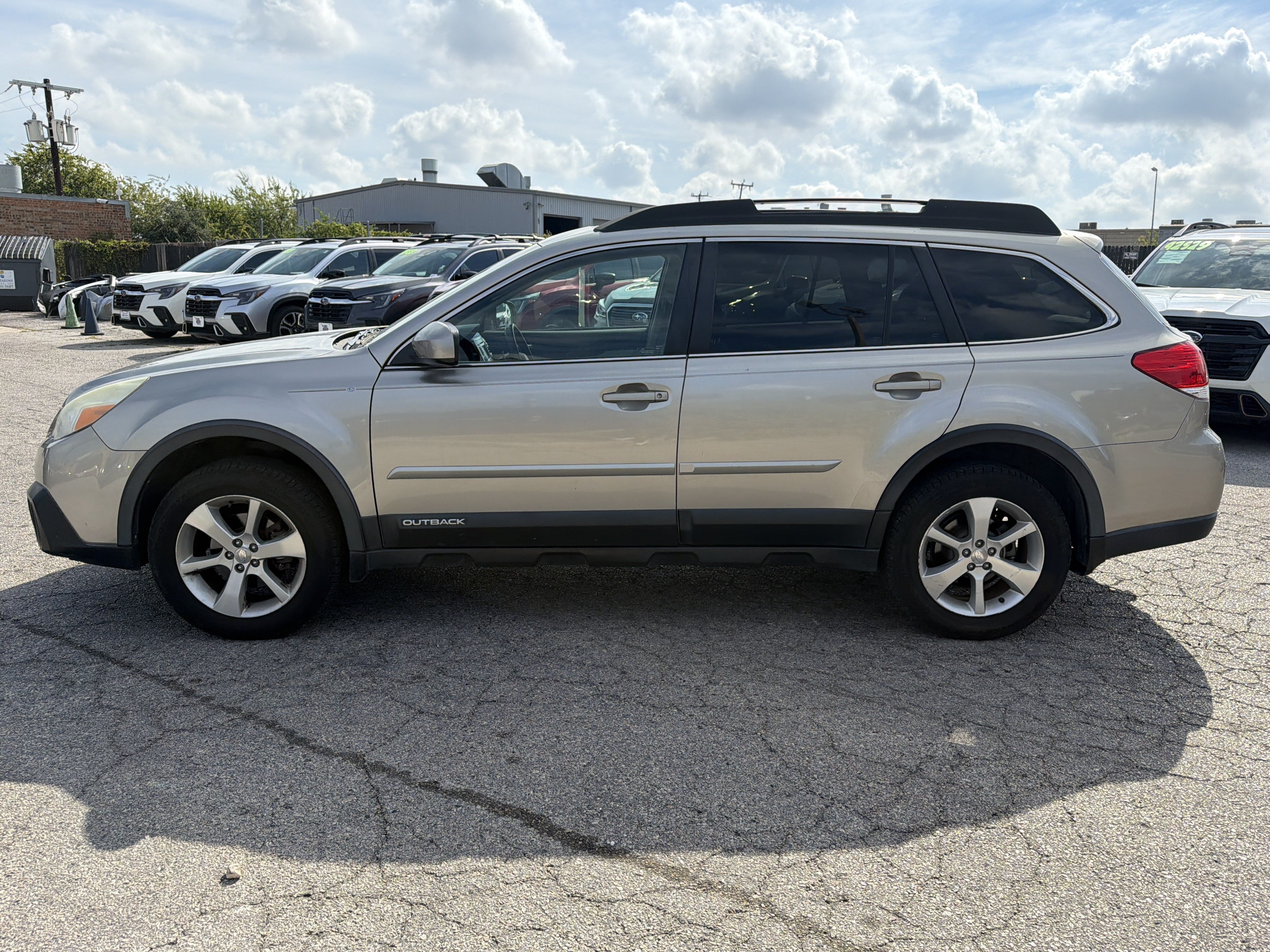 Used 2014 Subaru Outback 2.5i Limited w/ Moonroof Package AWD/4WD image 6