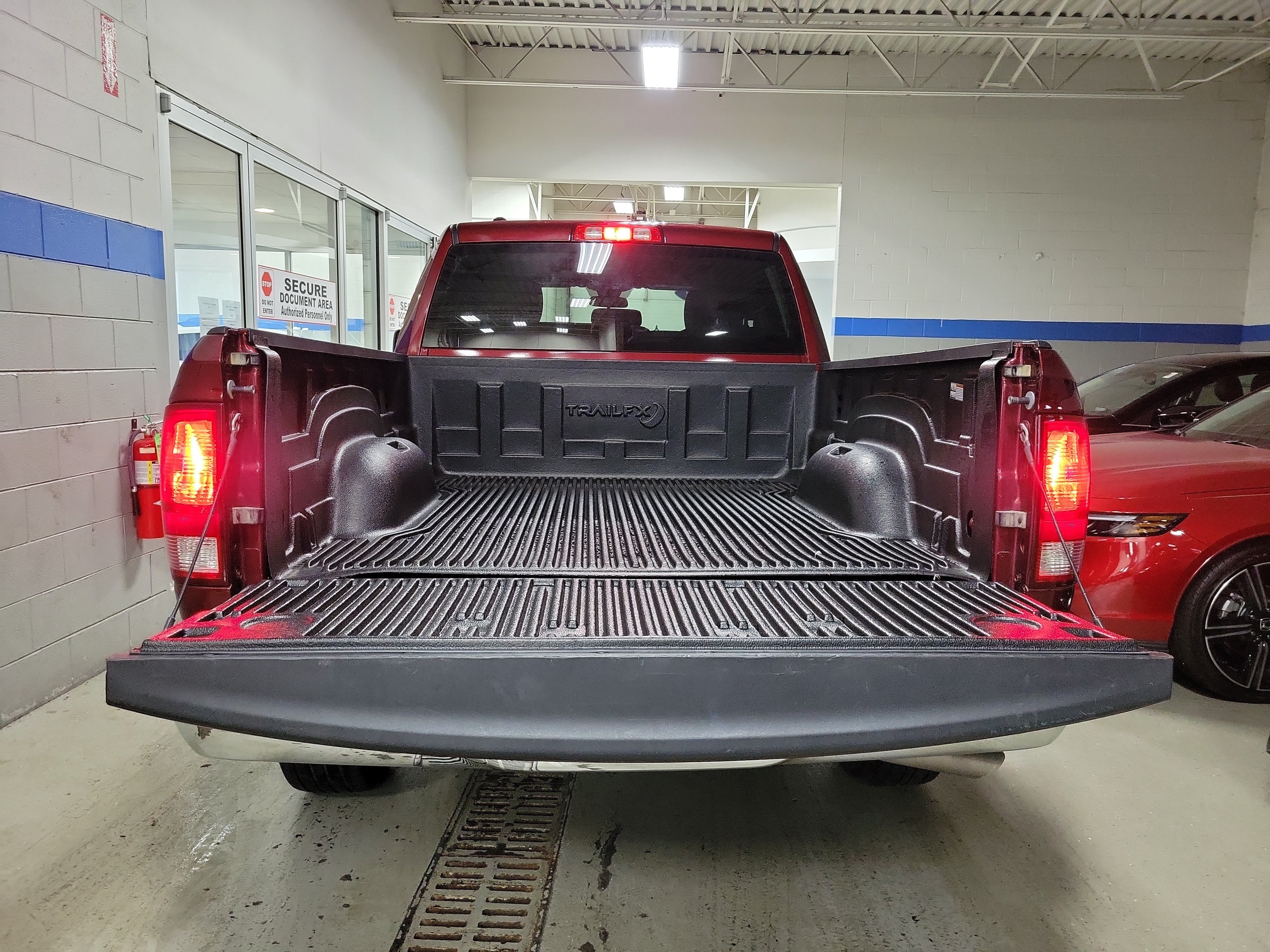Used 2024 RAM 1500 Classic SLT AWD/4WD image 9