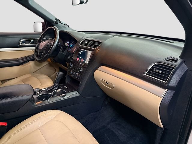 Used 2017 Ford Explorer XLT w/ Equipment Group 202A AWD/4WD image 31