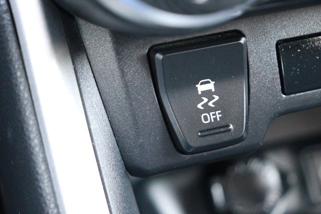 Used 2025 Toyota RAV4 XLE image 20