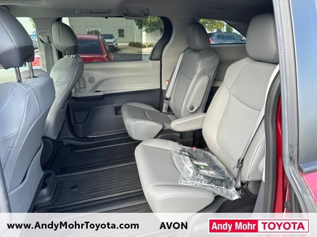 Used 2022 Toyota Sienna XLE FWD image 11