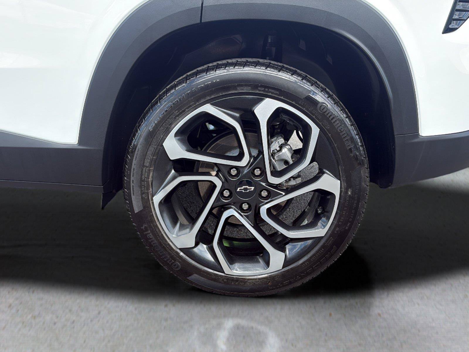 Used 2025 Chevrolet Trax RS FWD image 52
