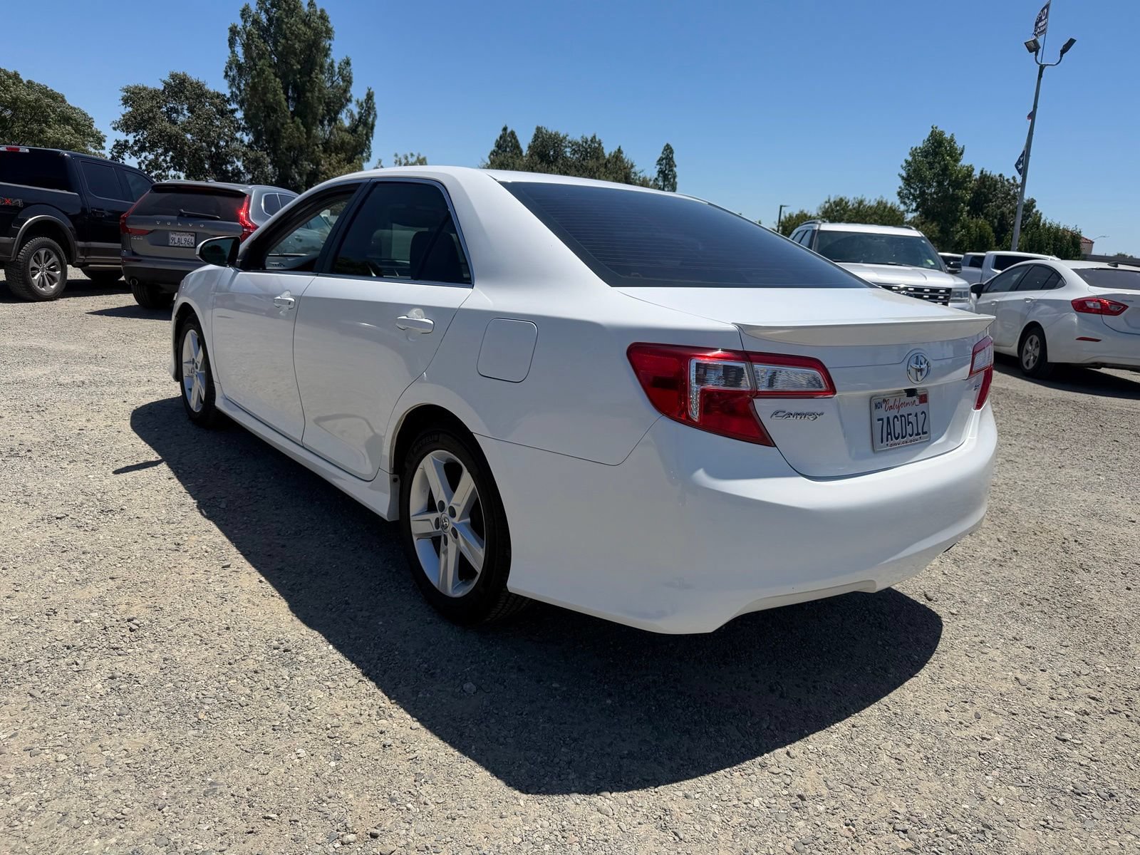 Used 2014 Toyota Camry SE FWD image 3