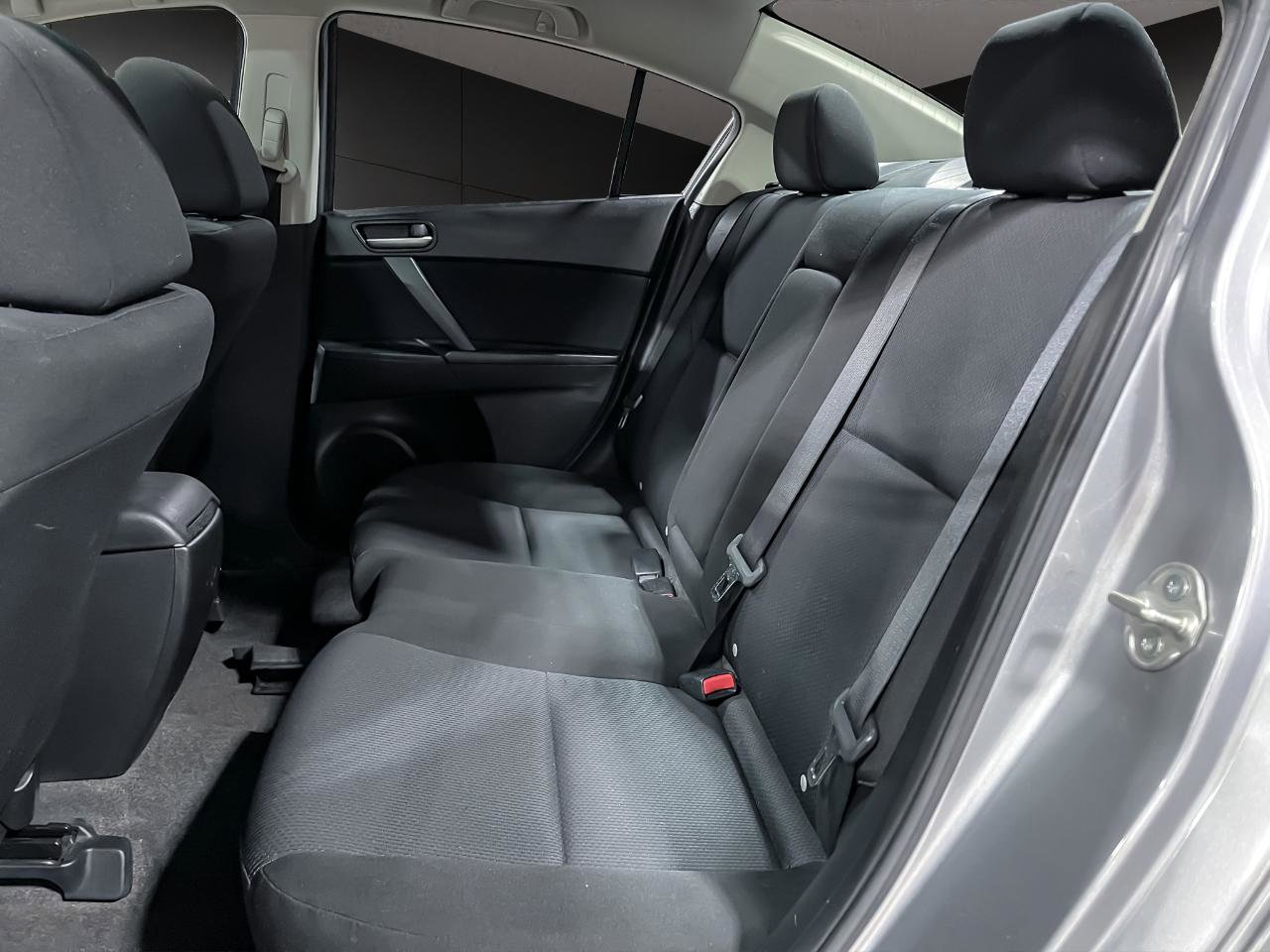 Used 2010 MAZDA MAZDA3 i Touring FWD image 13