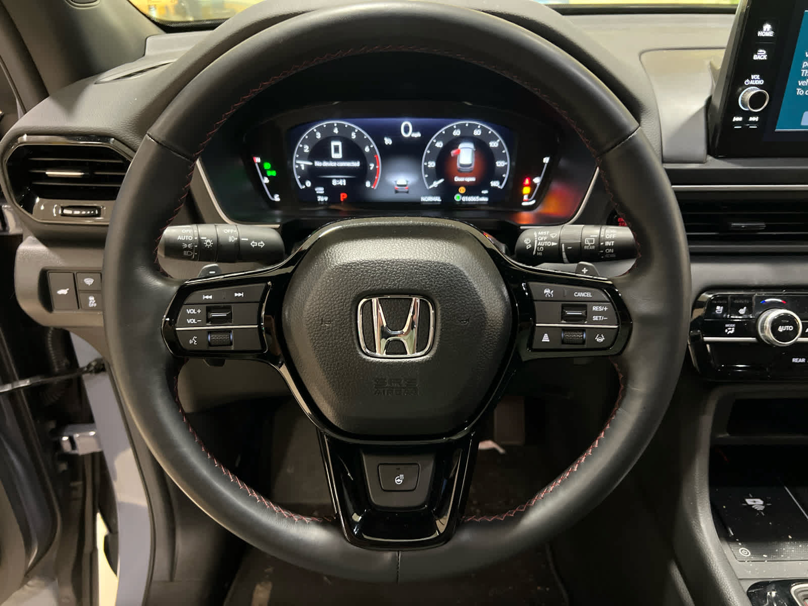 Used 2025 Honda Pilot Black Edition image 17