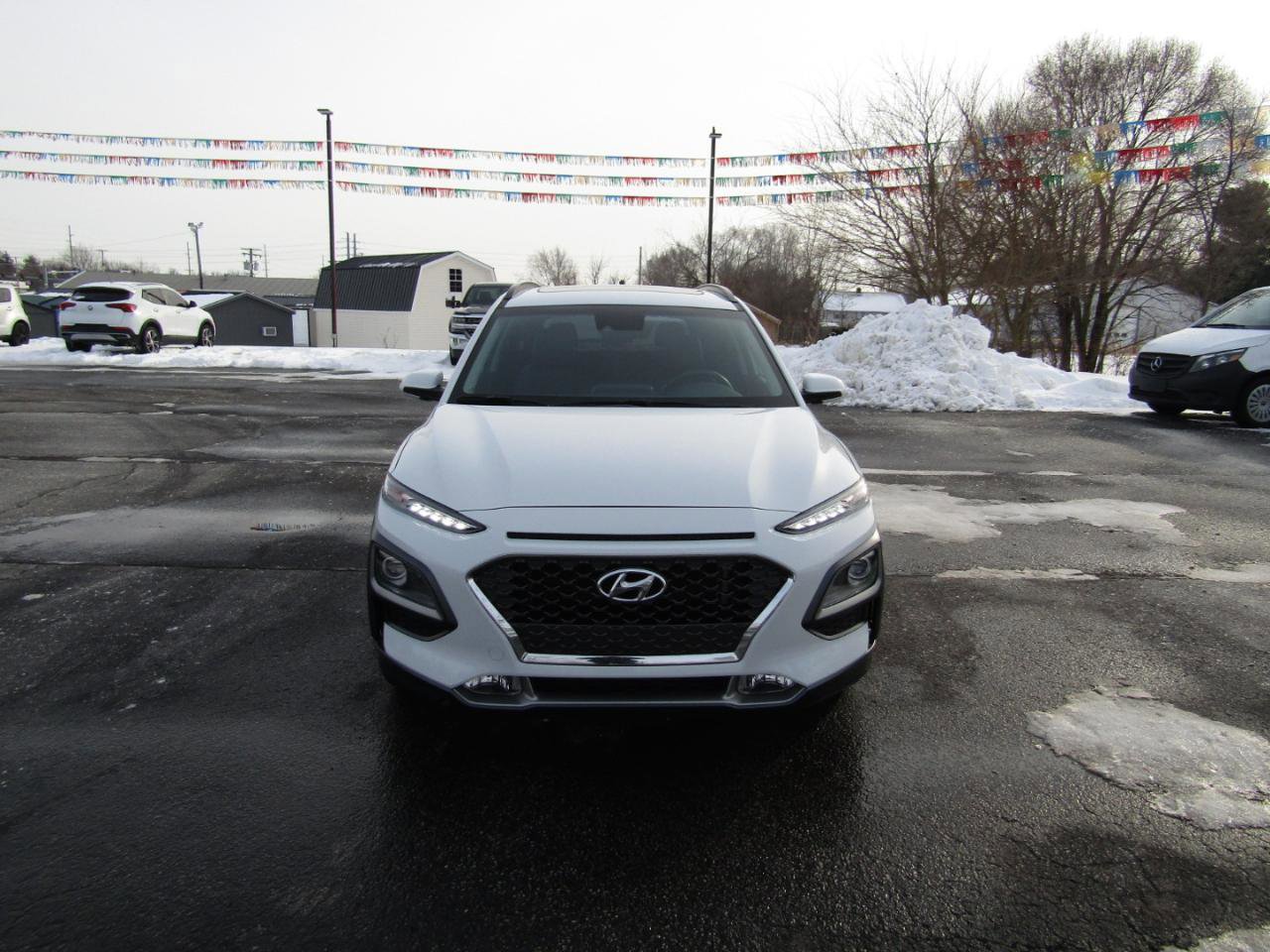 Used 2021 Hyundai Kona Limited w/ Cargo Package AWD/4WD image 2