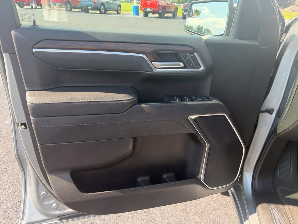 Used 2025 GMC Sierra 1500 SLT AWD/4WD image 14